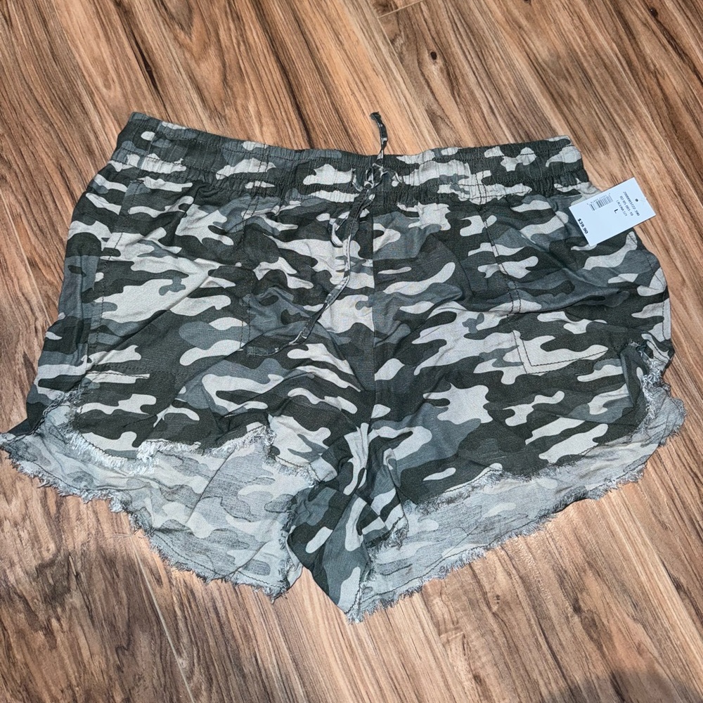 Army Shorts Size L